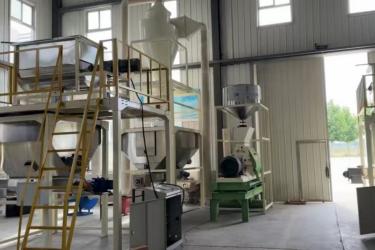 Ligne de production d'aliments pour poissons en usine