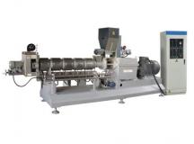 Extrudeuse à double vis pour aliments pour animaux de compagnie.