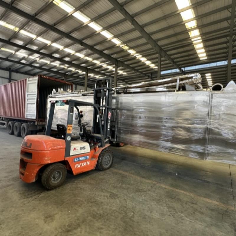 Loading machine 